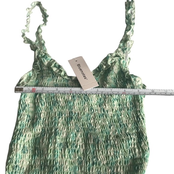 🌻4/$20 Bluenotes Smocked Style Ruffled Tank Top Green & Cream Size Medium New - Picture 9 of 10